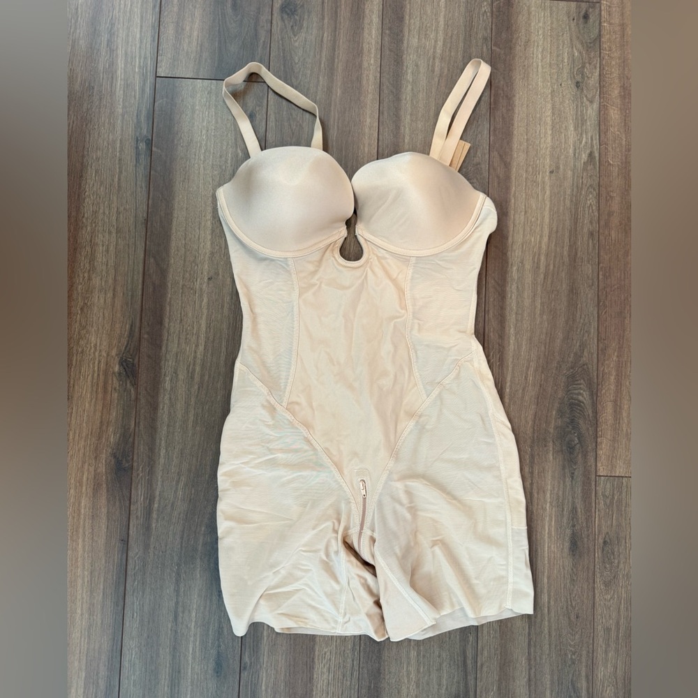 NEW Shapellx Women's Cream Bodysuit with zipper access & detachable straps